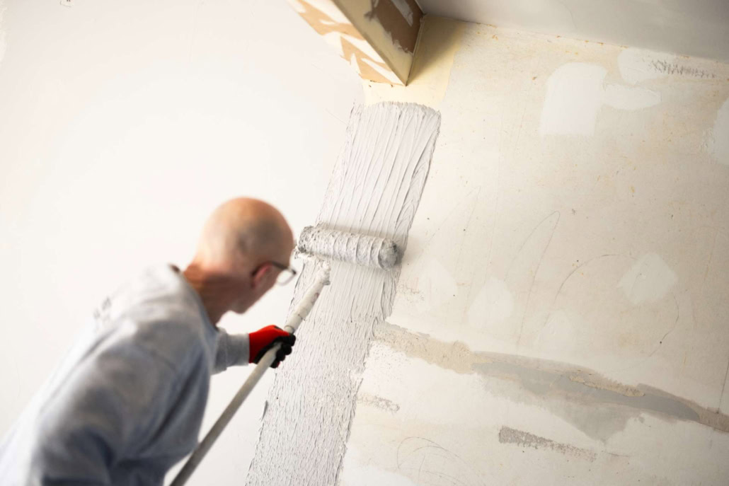 Gør-det-selv eller professionel? Her kan det betale sig at svinge penslen selv