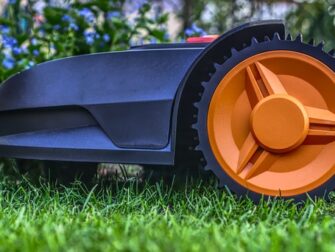 Grønt og græsset: Hvordan robotplæneklippere forbedrer din have