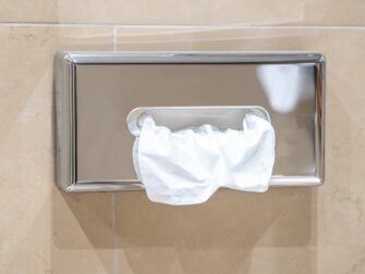 Undgå bakteriespredning med papir håndklædeark til dispensere
